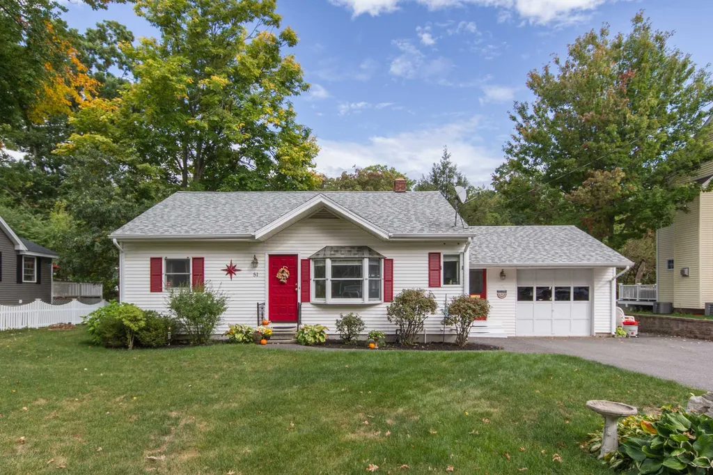 51 Edgewood Avenue Nashua NH 03064