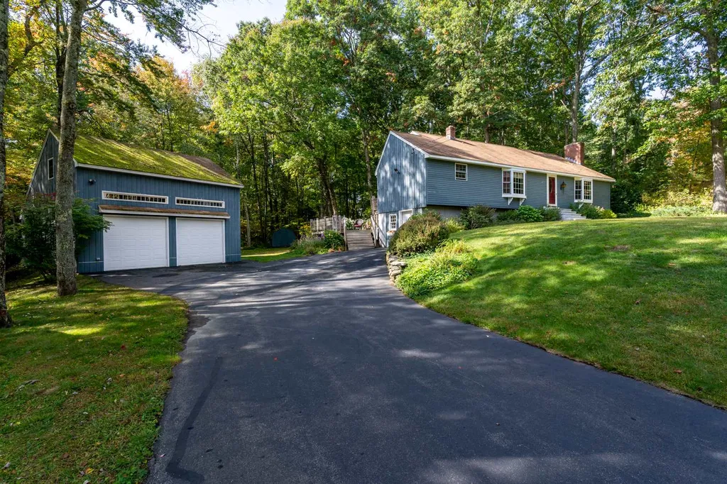 53 Rowe Drive Fremont NH 03044