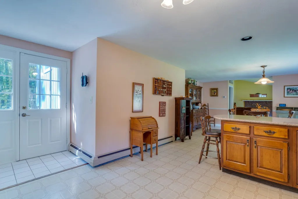 53 Rowe Drive Fremont NH 03044