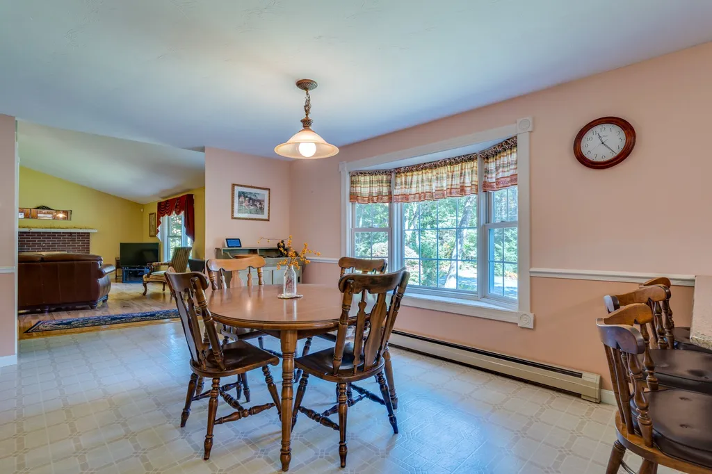 53 Rowe Drive Fremont NH 03044