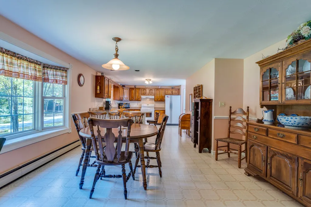 53 Rowe Drive Fremont NH 03044