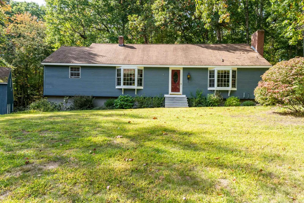 53 Rowe Drive Fremont NH 03044