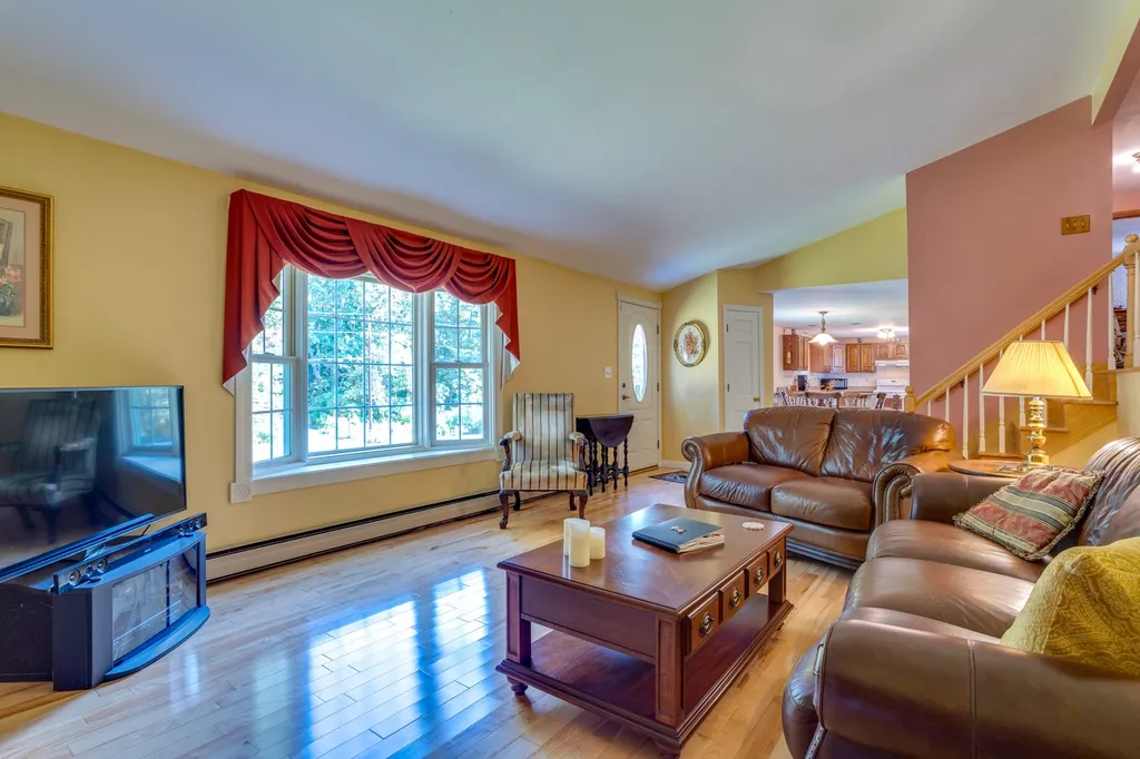 53 Rowe Drive Fremont NH 03044