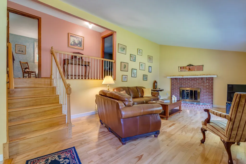 53 Rowe Drive Fremont NH 03044