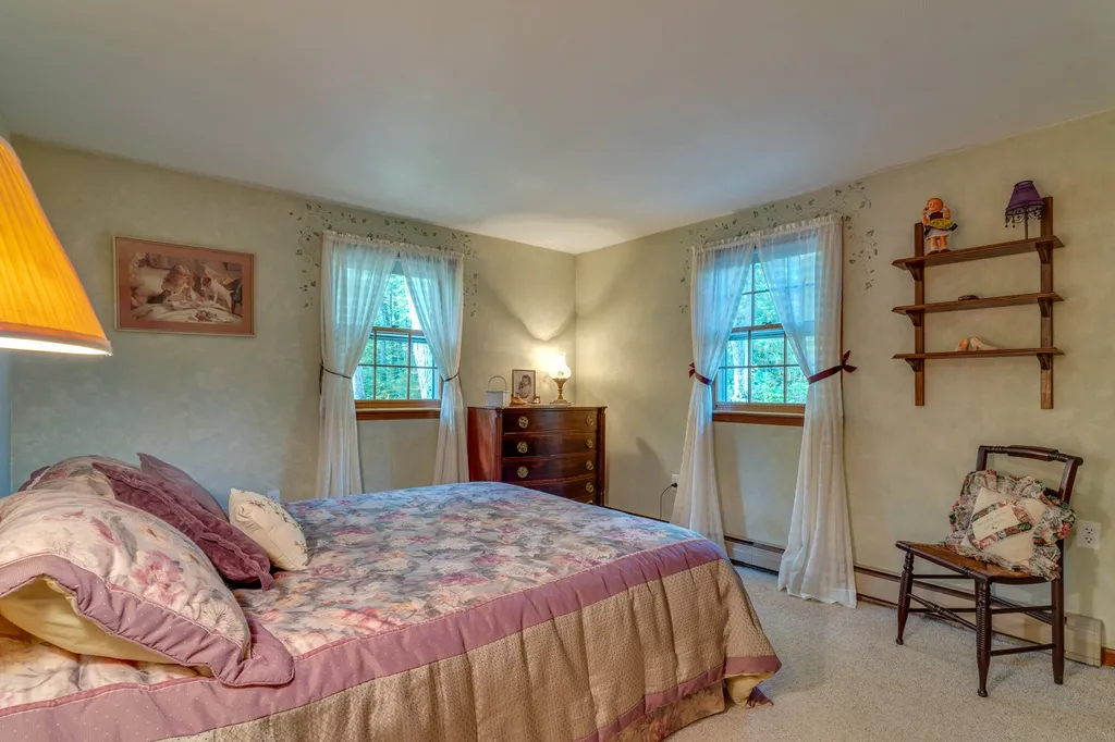 53 Rowe Drive Fremont NH 03044