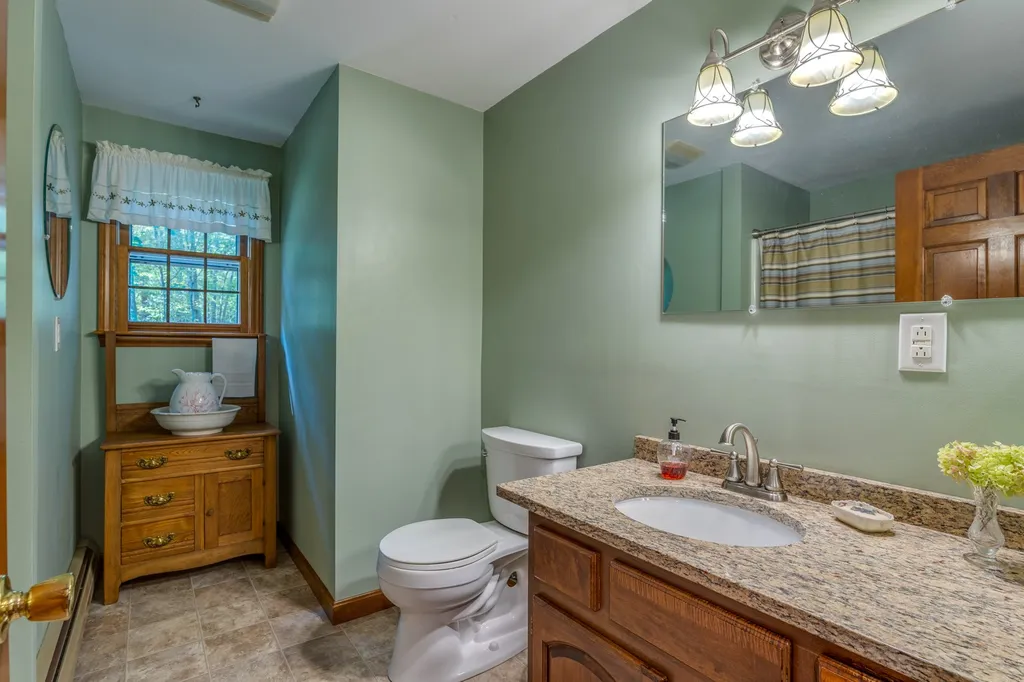 53 Rowe Drive Fremont NH 03044