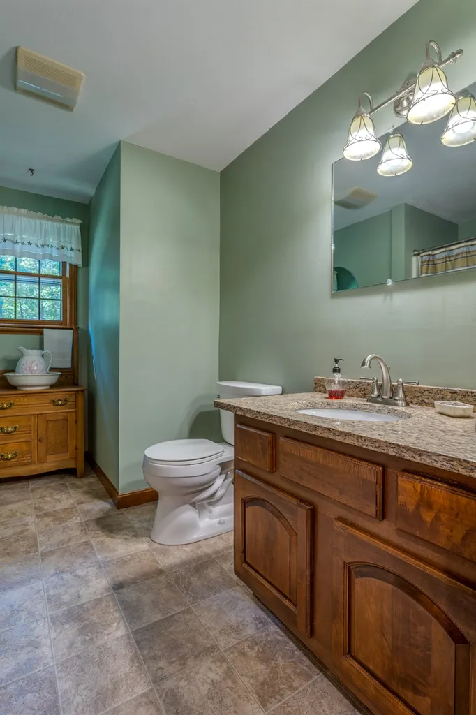 53 Rowe Drive Fremont NH 03044