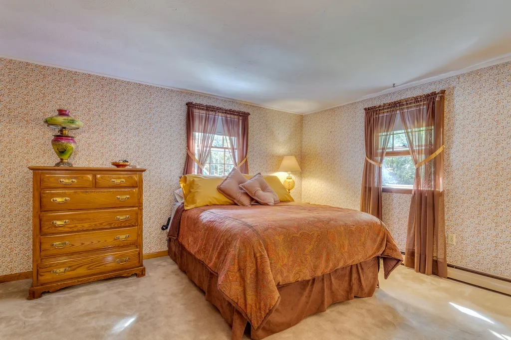 53 Rowe Drive Fremont NH 03044