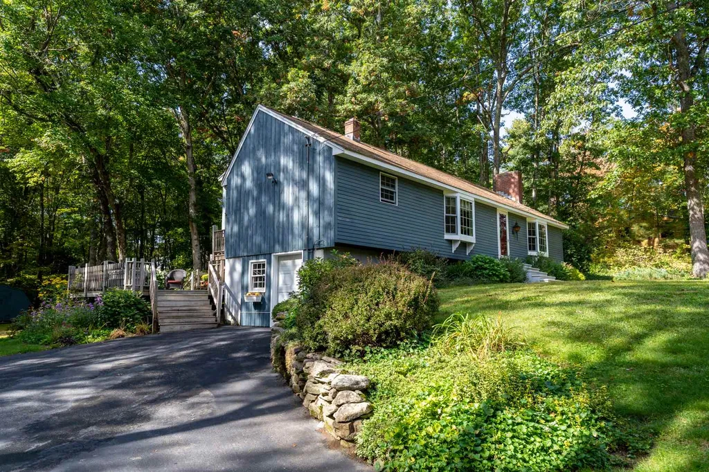 53 Rowe Drive Fremont NH 03044