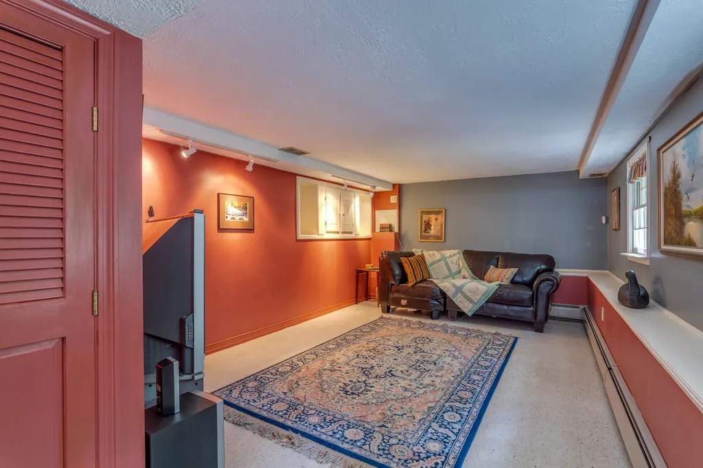 53 Rowe Drive Fremont NH 03044