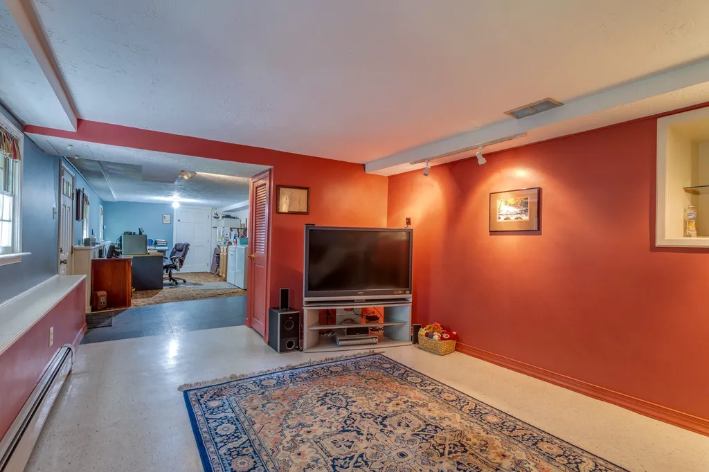 53 Rowe Drive Fremont NH 03044