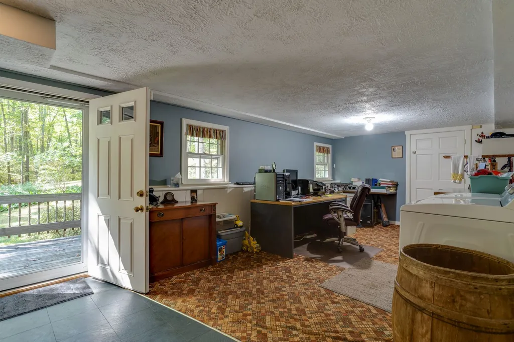 53 Rowe Drive Fremont NH 03044