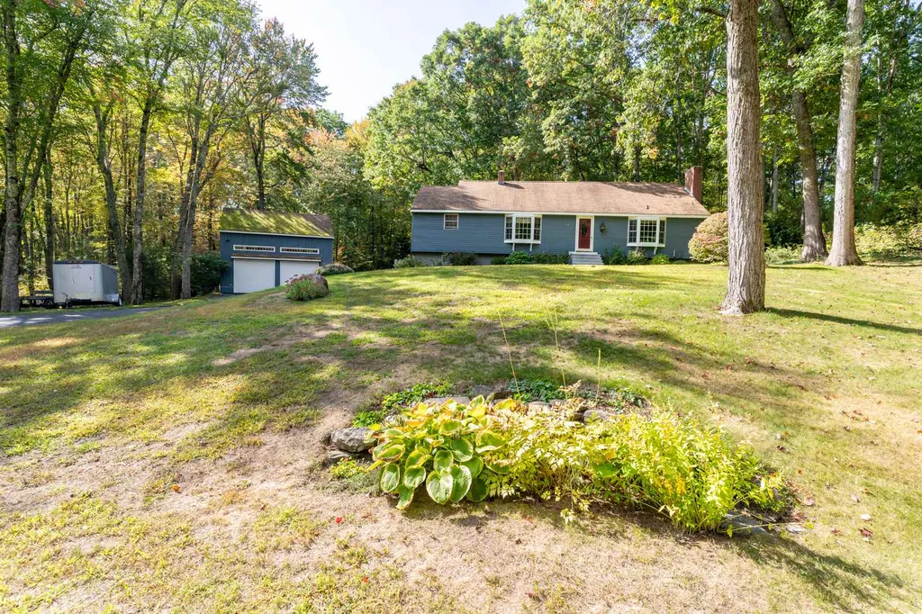 53 Rowe Drive Fremont NH 03044