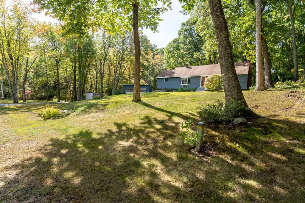 53 Rowe Drive Fremont NH 03044