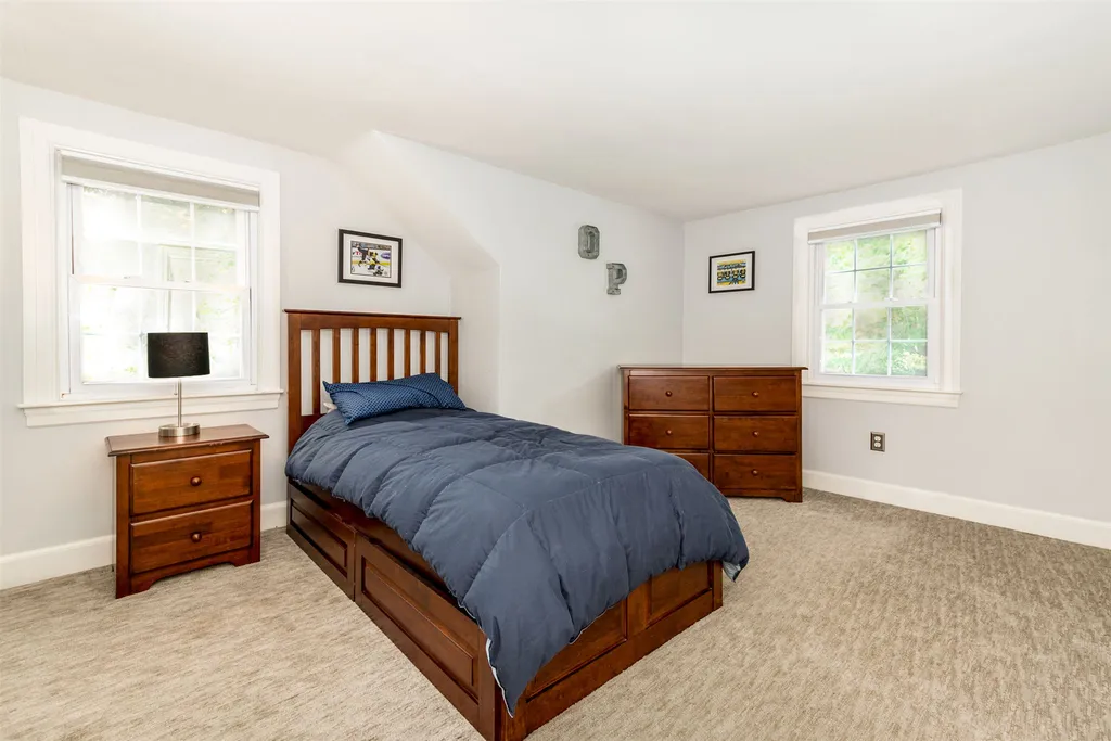 4 Exeter Road Kingston NH 03848