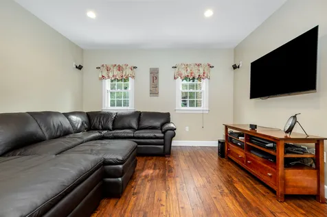 4 Exeter Road Kingston NH 03848