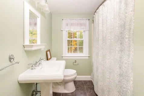 4 Exeter Road Kingston NH 03848