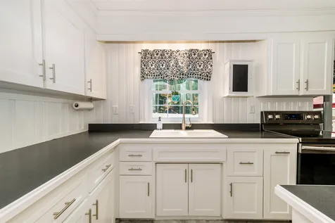 4 Exeter Road Kingston NH 03848