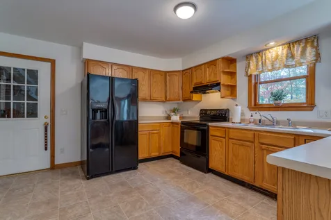180 Griffin Road Deerfield NH 03037