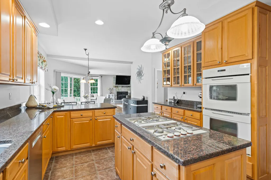 10 Arcadia Lane Salem NH 03079