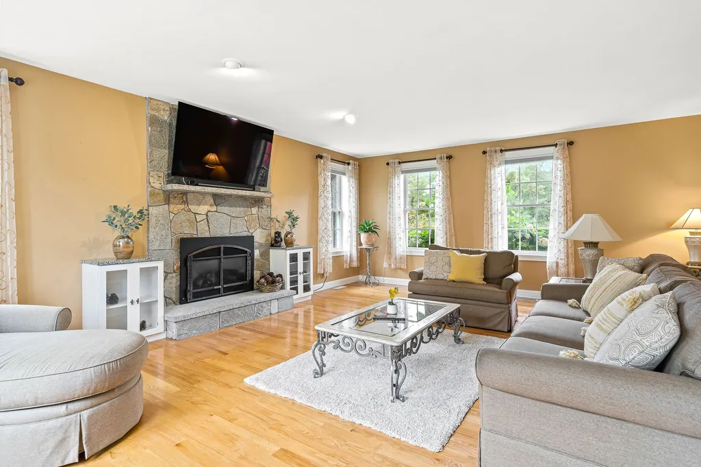 10 Arcadia Lane Salem NH 03079