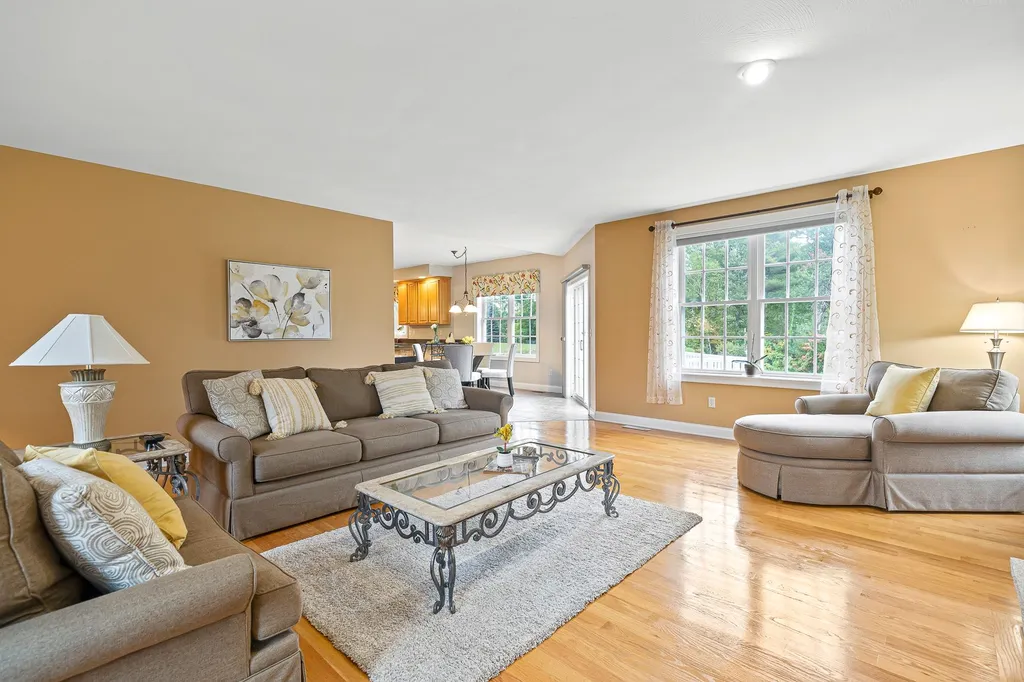 10 Arcadia Lane Salem NH 03079