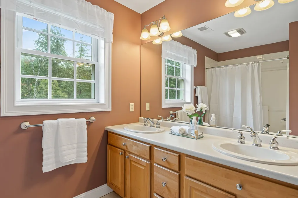 10 Arcadia Lane Salem NH 03079