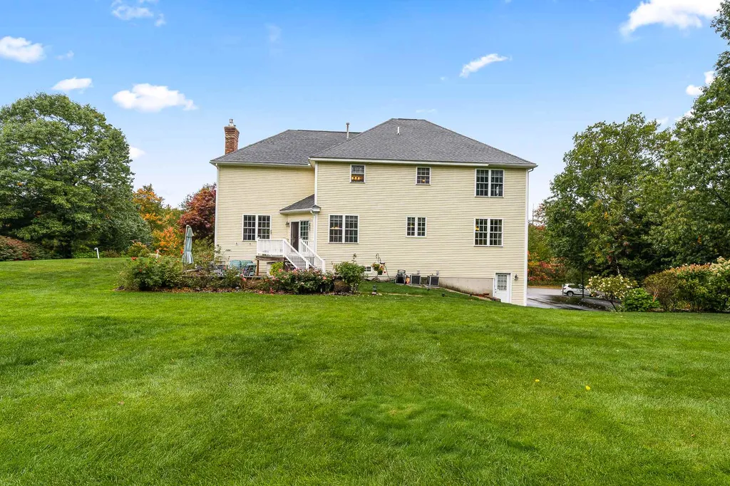 10 Arcadia Lane Salem NH 03079