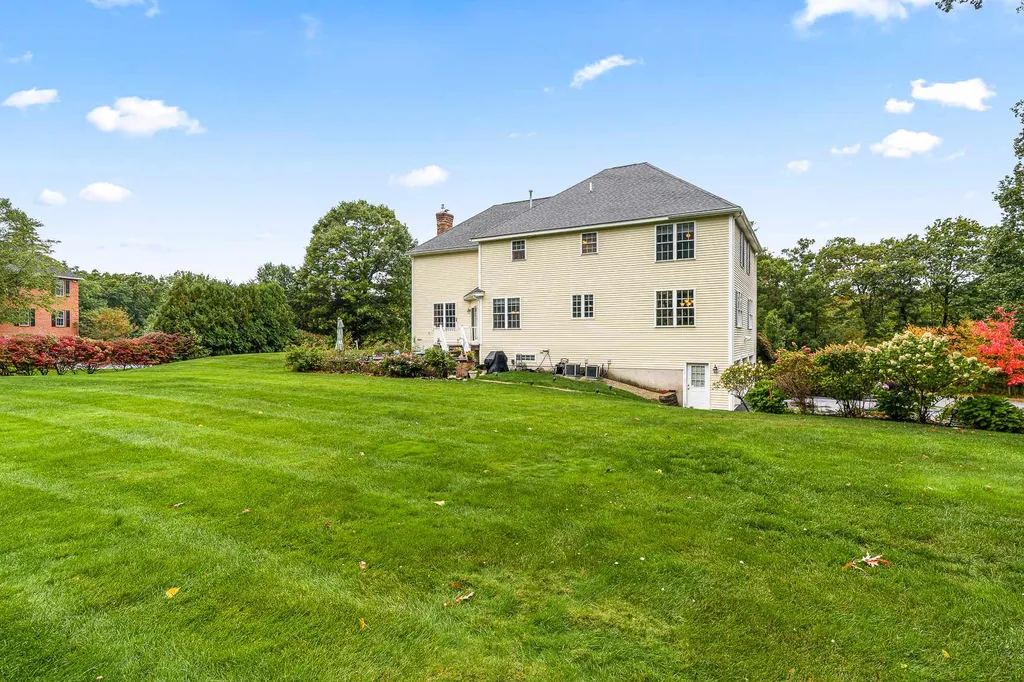10 Arcadia Lane Salem NH 03079