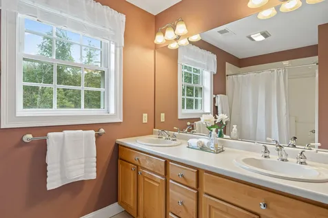 10 Arcadia Lane Salem NH 03079