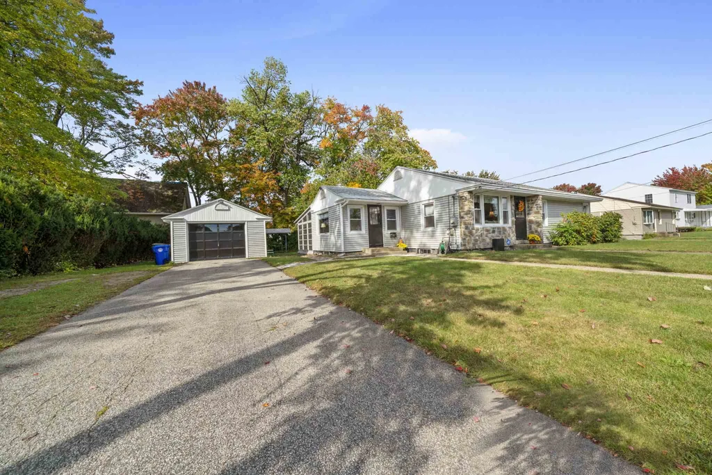 92 Gray Street Manchester NH 03103