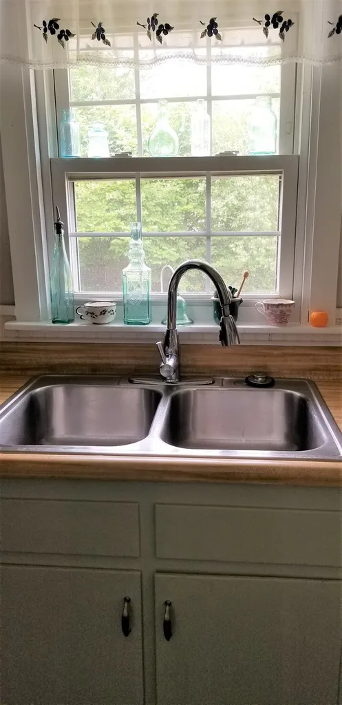 15 Mohawk Street Hinsdale NH 03451