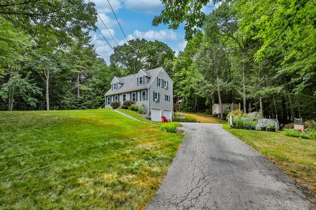 235 Whittier Drive Fremont NH 03044