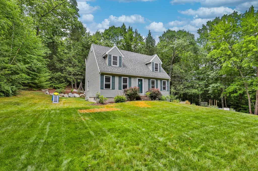 235 Whittier Drive Fremont NH 03044