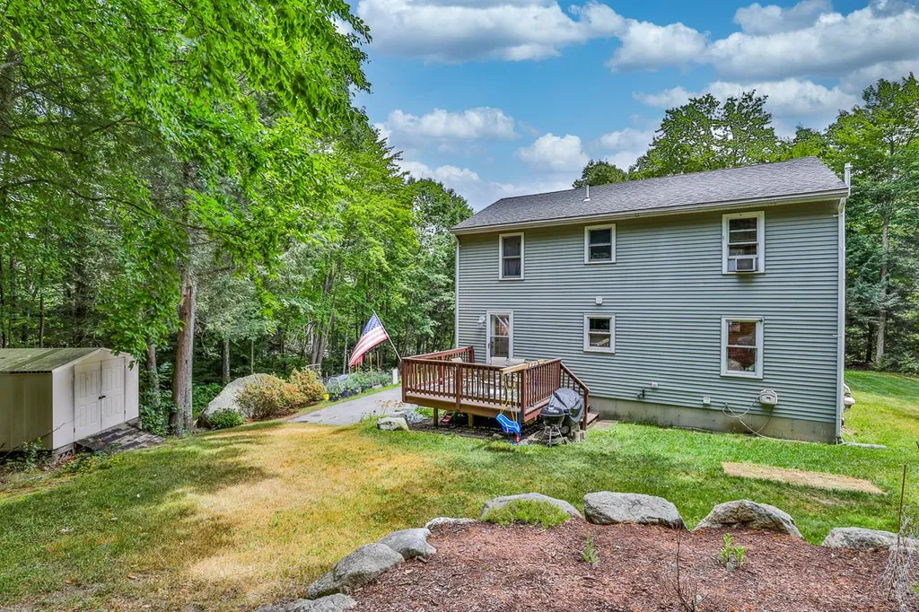 235 Whittier Drive Fremont NH 03044