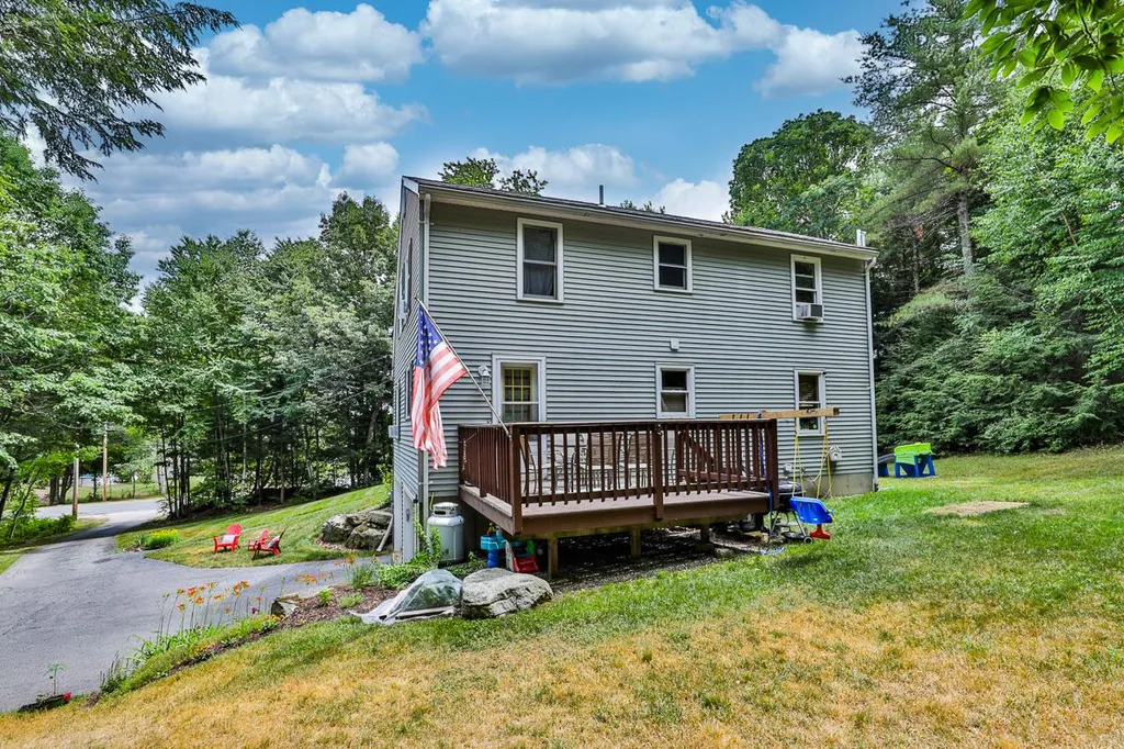 235 Whittier Drive Fremont NH 03044