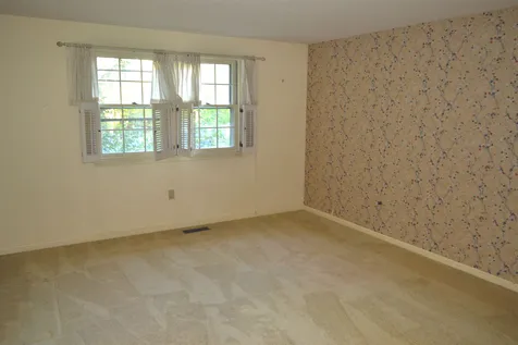 13 Winding Pond Road Londonderry NH 03053
