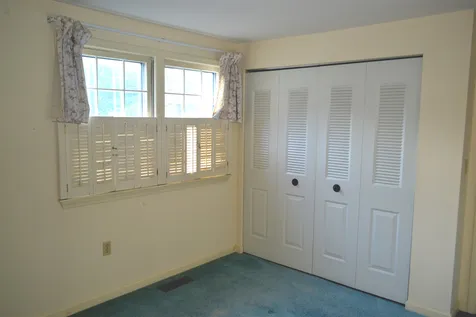 13 Winding Pond Road Londonderry NH 03053