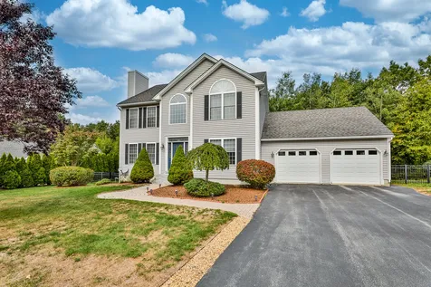 45 Stirling Avenue Hooksett NH 03106