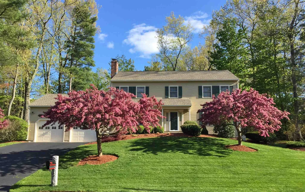 17 Shadowbrook Drive Nashua NH 03062