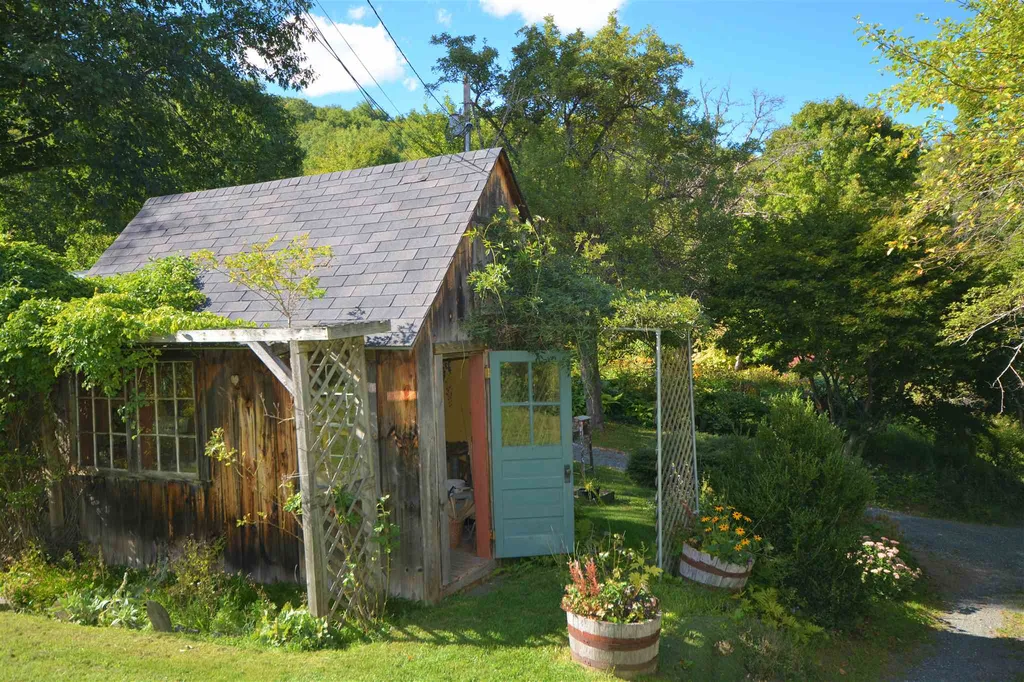 1747 Hunt Road Windsor VT 05089