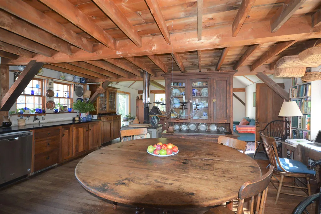 1747 Hunt Road Windsor VT 05089