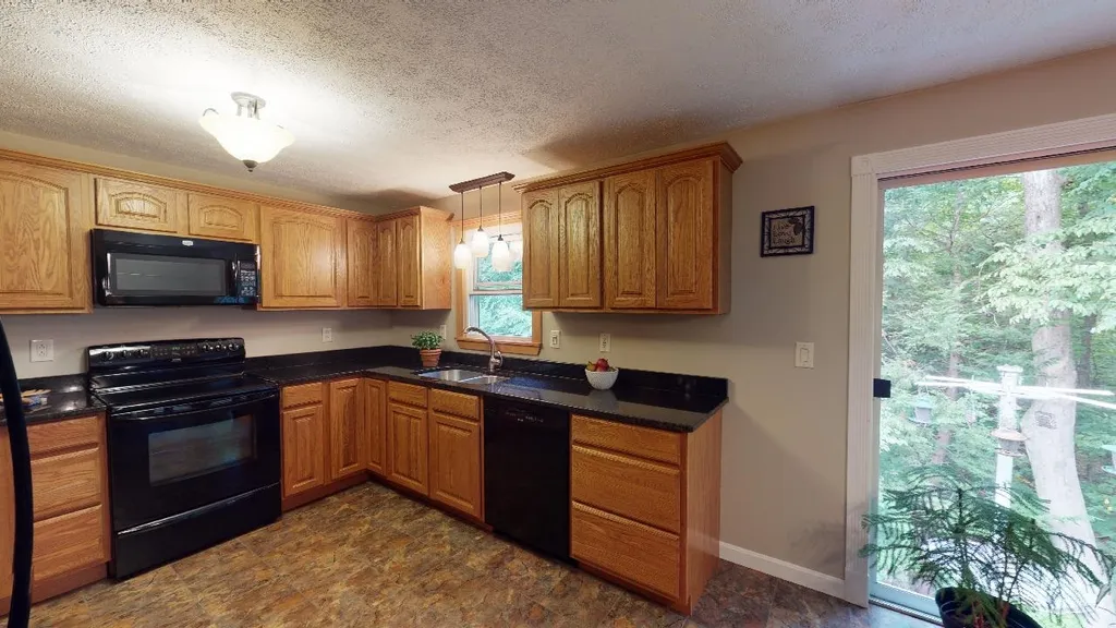 151 Deerhaven Road Weare NH 03281