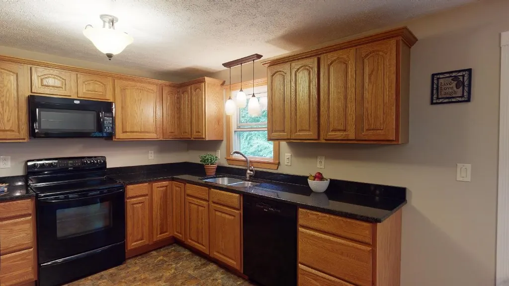 151 Deerhaven Road Weare NH 03281