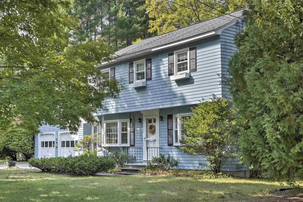 12 Spruce Circle Swanzey NH 03446