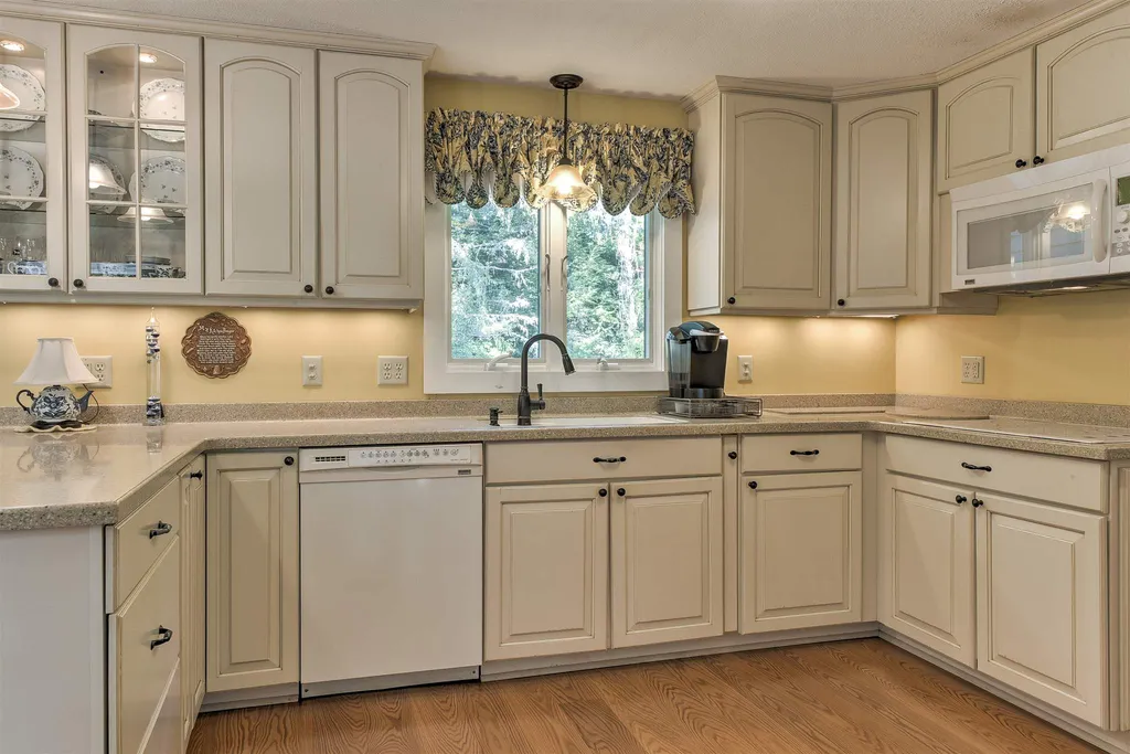 12 Spruce Circle Swanzey NH 03446