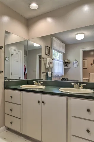 12 Spruce Circle Swanzey NH 03446