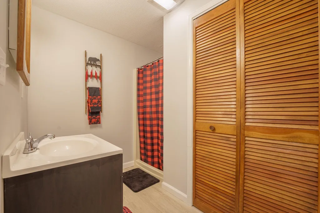 102 Pleasant Street Meredith NH 03253