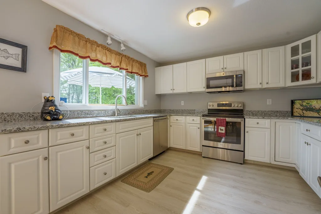102 Pleasant Street Meredith NH 03253