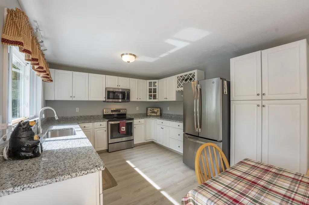 102 Pleasant Street Meredith NH 03253